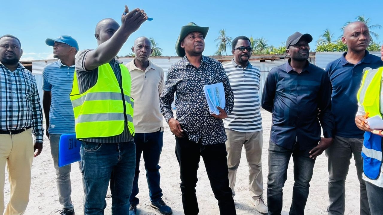 DKT. MADELE AAGIZA UJENZI WA SOKO LA SAMAKI KIPUMBWI, PANGANI KUKAMILIKA KWA VIWANGO
