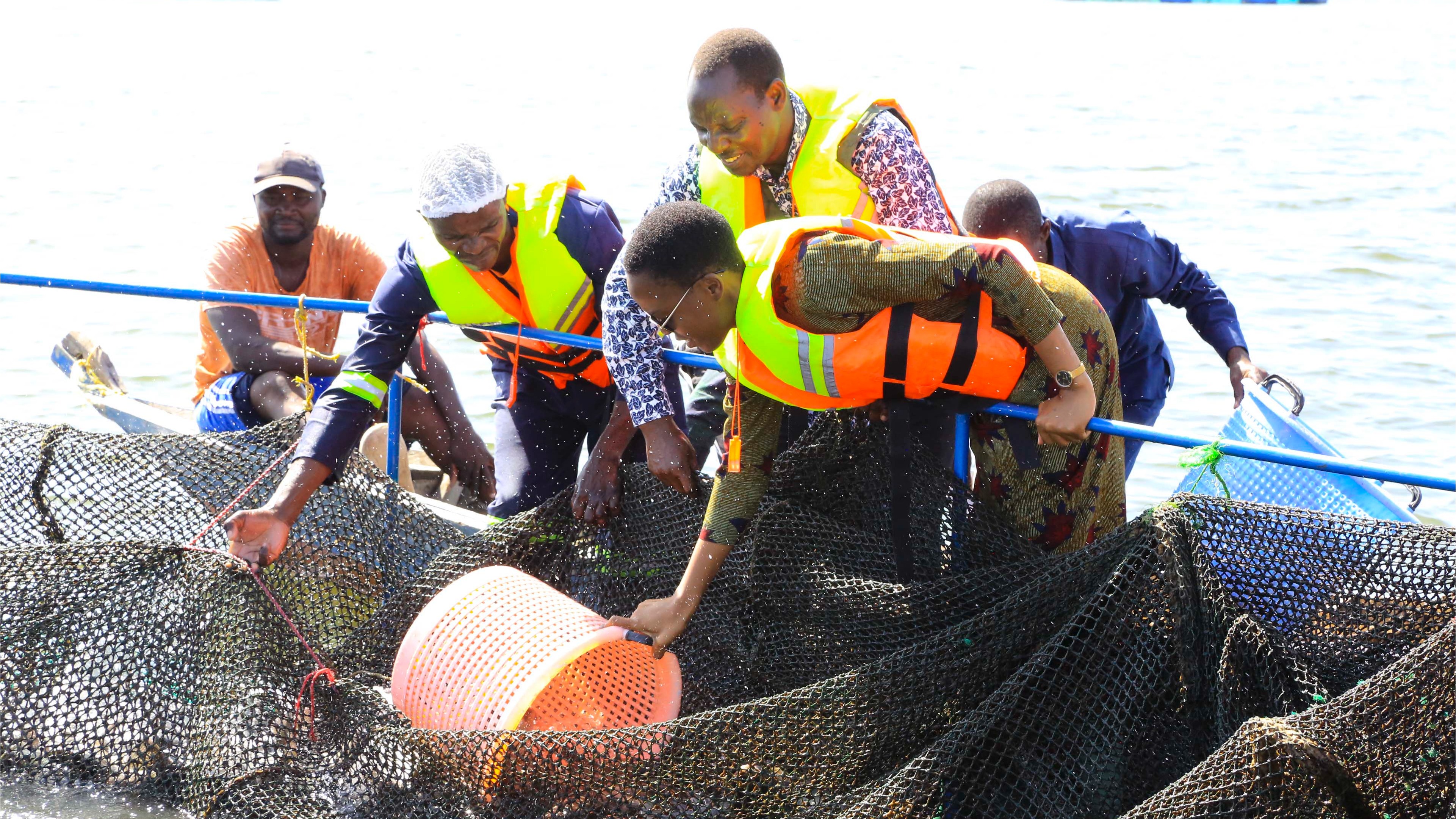 DKT. BASHIRU AALIKA WAWEKEZAJI WA NDANI UFUGAJI SAMAKI KWA NJIA YA VIZIMBA