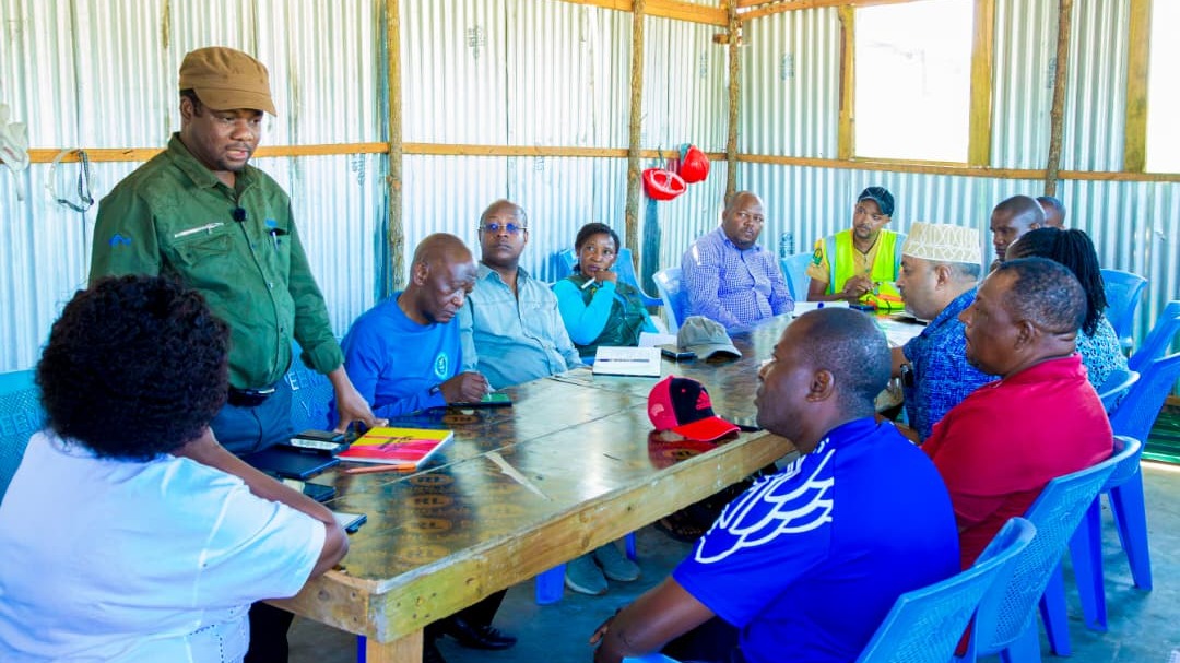 BI. MEENA AMTAKA MKANDARASI KUKAMILISHA SOKO LA SAMAKI KIPUMBWI KWA WAKATI